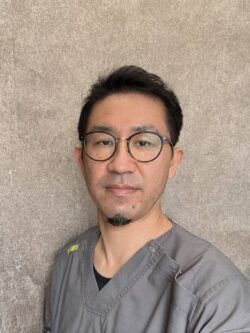 高下　裕介